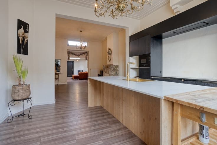 Karaktervolle halfopen herenwoning met 6 slaapkamers en t...