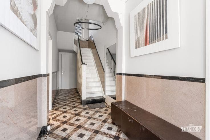 Karaktervolle gezinswoning met 4 tot 6 slaapkamers, bureaur…