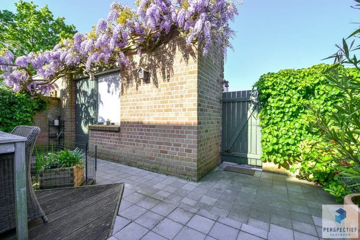 Ruime goed onderhouden woning met 3 slpk en tuin