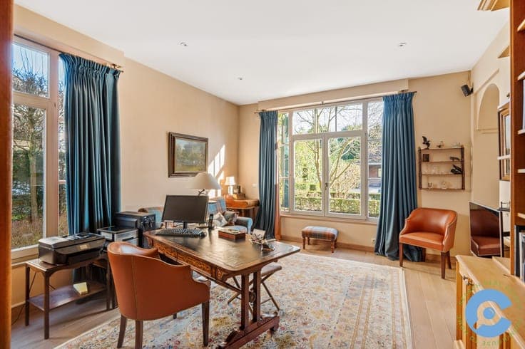 Exclusieve villa met parktuin en zwembad