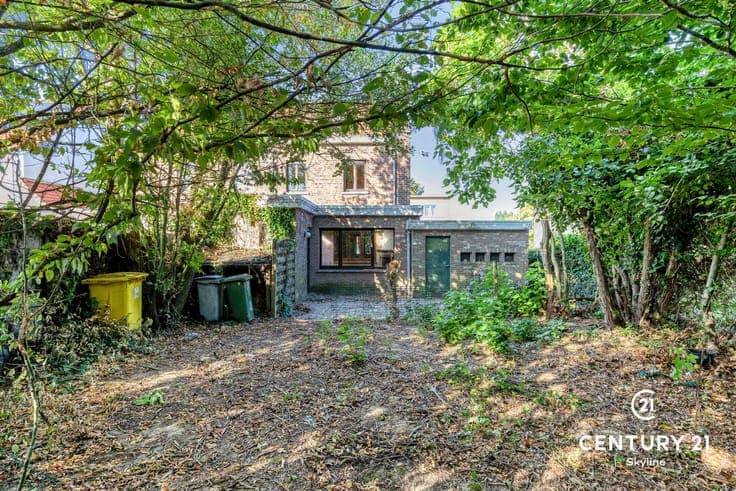Renovation project with garage & garden: Your dream home!
