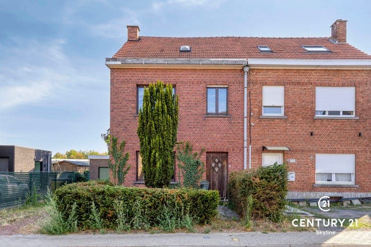 Renovation project with garage & garden: Your dream home!