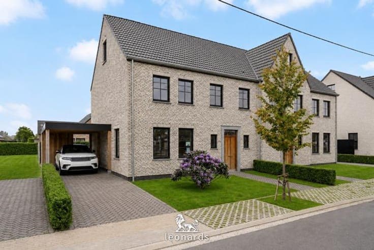 Spacious semi-detached new-build home for sale in Desselgem