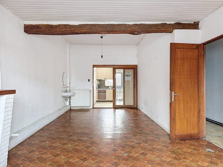 Spacious 5-bedroom house in need of refurbishment in Ans