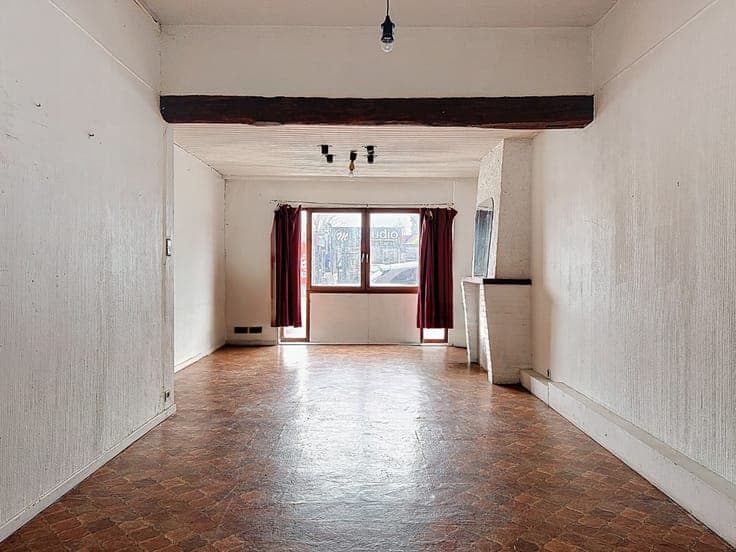 Spacious 5-bedroom house in need of refurbishment in Ans