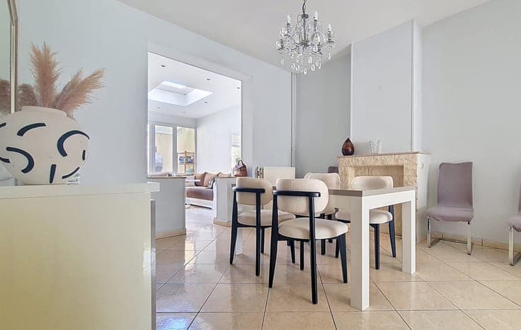Renovated 4-bedroom house with a terrace and garden