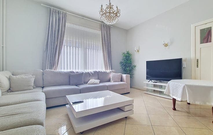 Renovated 4-bedroom house with a terrace and garden
