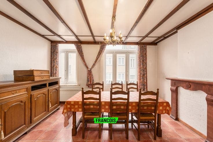 Characterful town house with lots of potential and a courty…