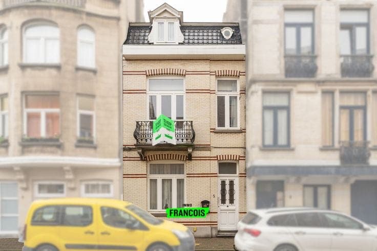 Characterful town house with lots of potential and a courty…