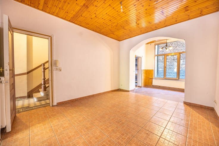Investment property comprising 3 registered apartments