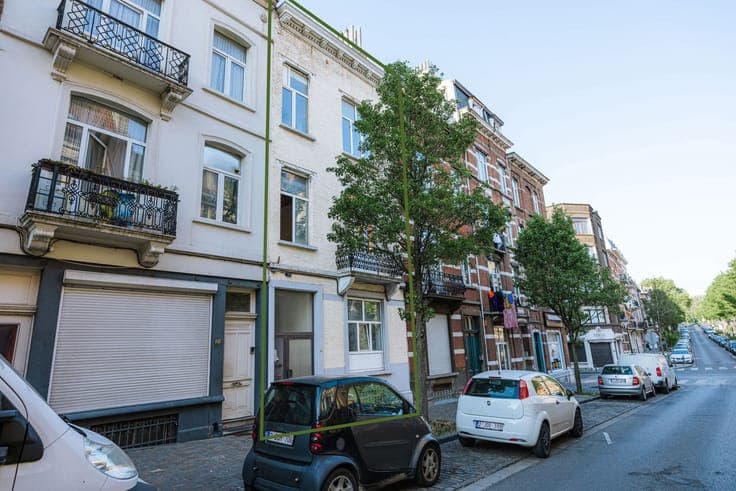 Investment property comprising 3 registered apartments