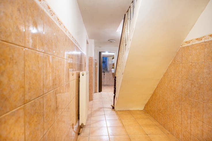 Investment property comprising 3 registered apartments