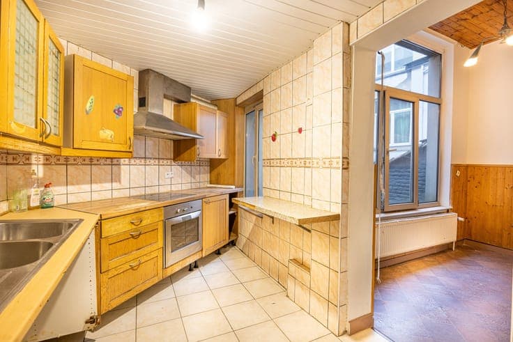 Investment property comprising 3 registered apartments