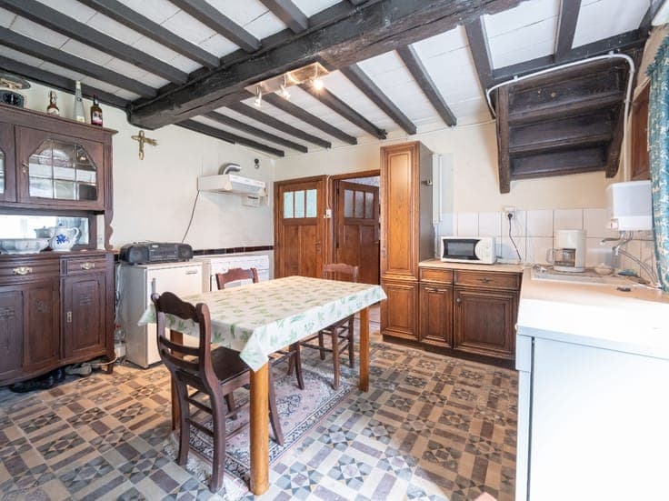 Detached house to renovate with outbuildings - Manhay