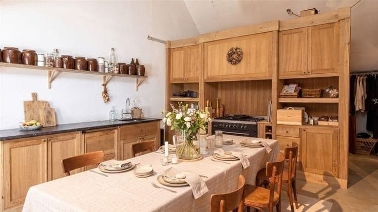 UNIQUE RURAL FARM ON 8,035 M² A DREAM FOR HORSE LOVERS, LARG