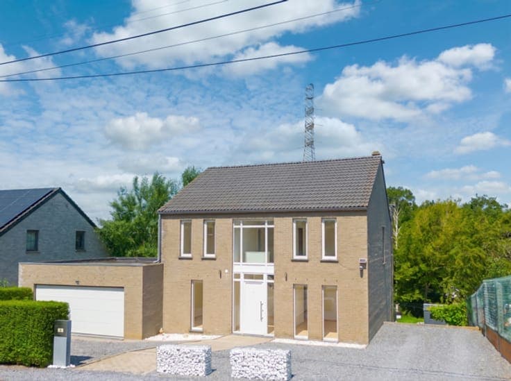 Villa with multiple possibilities on the heights