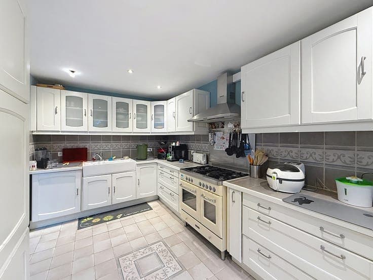 Elegant house with great potential, ready to be developed