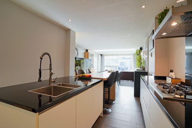 Instapklare woning met 3 slaapkamers, tuin, bergruimte en...