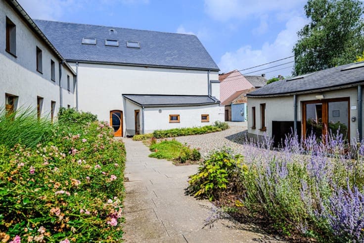 Ferme rénovée en espaces polyvalents (orienté bureau, event)