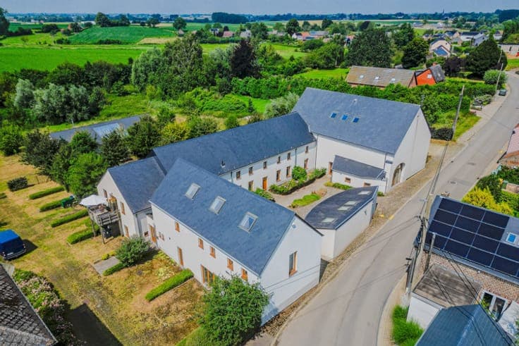 Ferme rénovée en espaces polyvalents (orienté bureau, event)