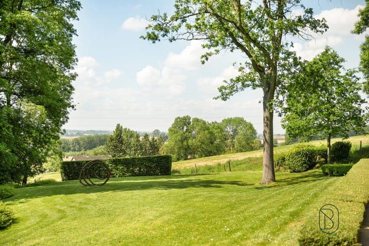 Timeless villa set on an exceptional plot of over 1 hectare