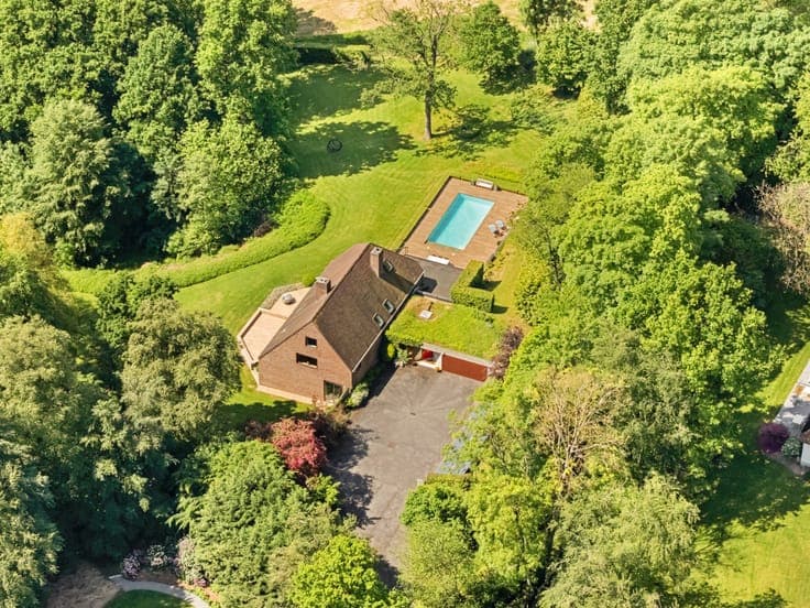 Timeless villa set on an exceptional plot of over 1 hectare
