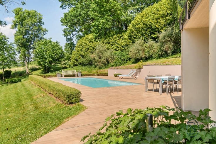Timeless villa set on an exceptional plot of over 1 hectare