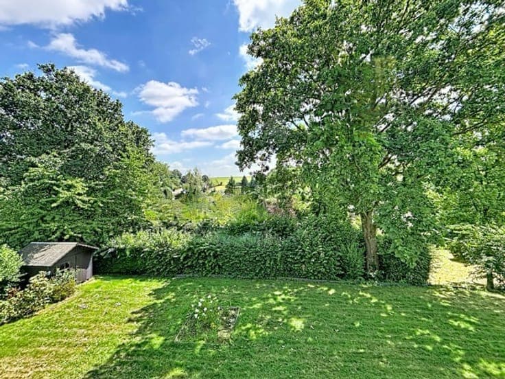 Superb bright and spacious family villa. Open view - South