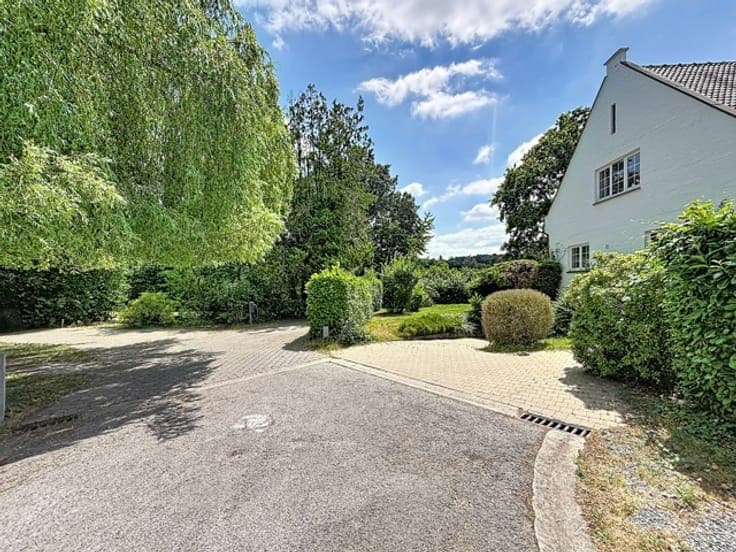 Superb bright and spacious family villa. Open view - South