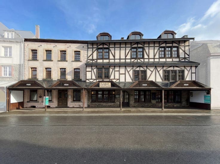 Superbe hôtel avec parking privé au coeur de Vresse
