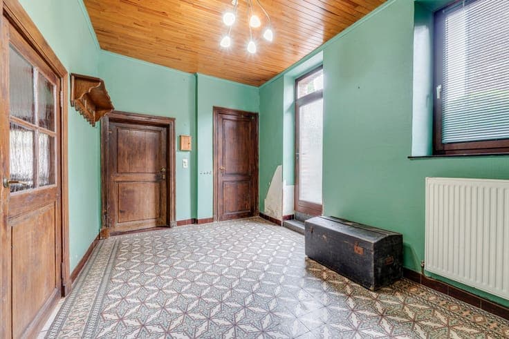 Charming 3-bedroom house with garden and garage