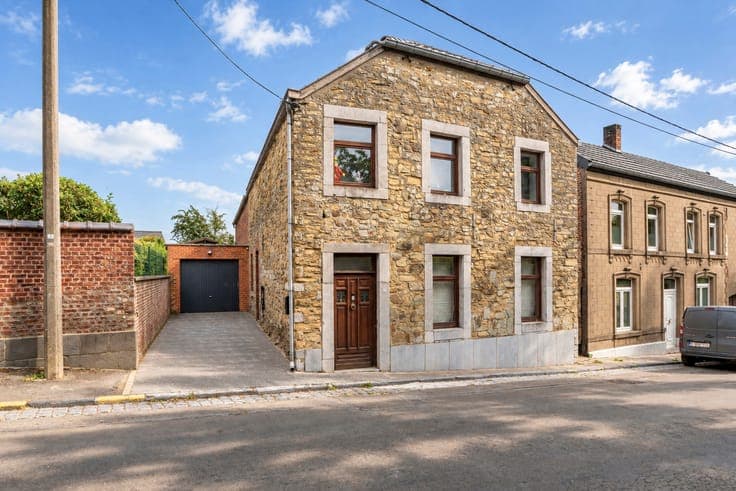 Charming 3-bedroom house with garden and garage