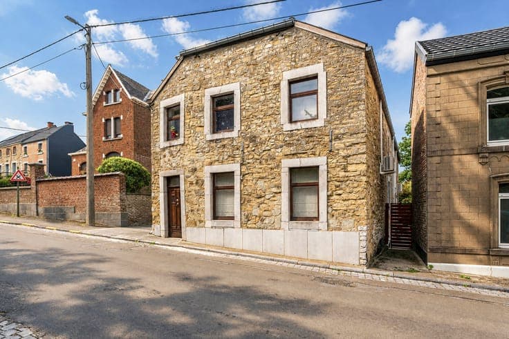 Charming 3-bedroom house with garden and garage