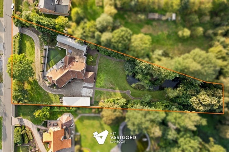 PRACHTIGE AUTHENTIEKE VILLA (585M²) MET BINNENZWEMBAD EN ZWE