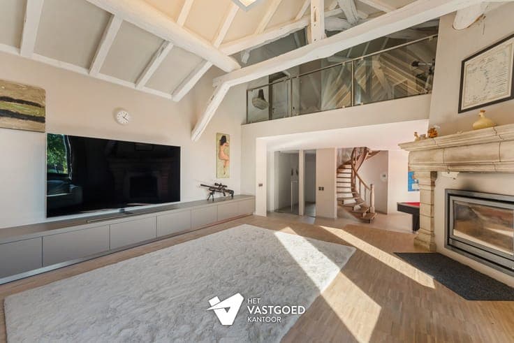 PRACHTIGE AUTHENTIEKE VILLA (585M²) MET BINNENZWEMBAD EN ZWE
