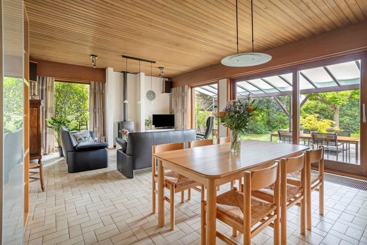Open bebouwing met 3 slaapkamers en prachtige tuin op toploc