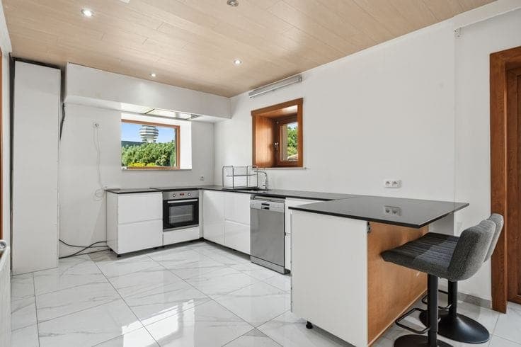 Spacious single-family home with a large garden and a doubl…
