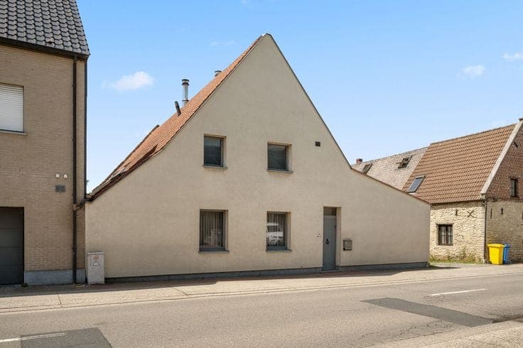 Spacious single-family home with a large garden and a doubl…