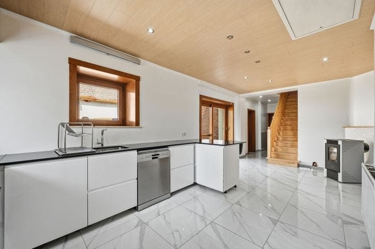 Spacious single-family home with a large garden and a doubl…