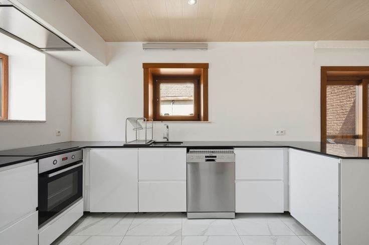 Spacious single-family home with a large garden and a doubl…