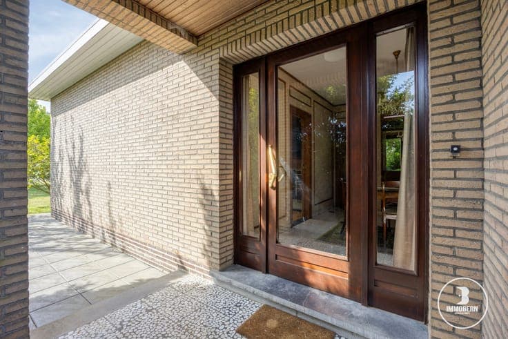 Spacious home with a large garden and exceptional workplace!