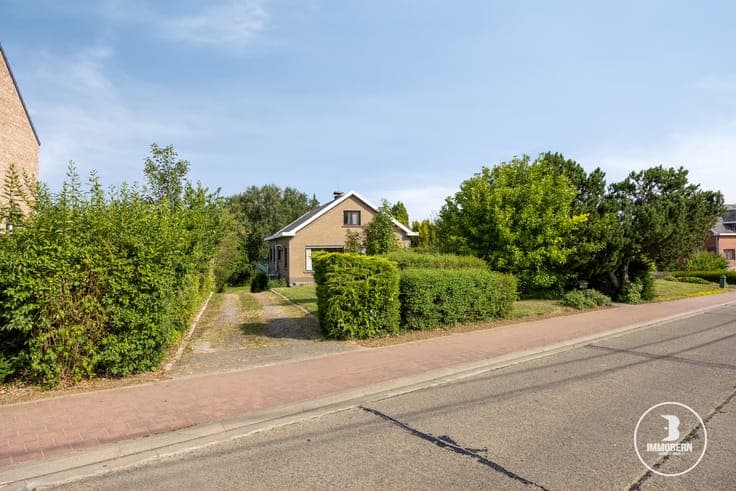 Spacious home with a large garden and exceptional workplace!