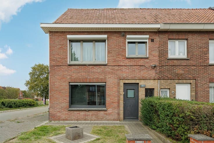 Ruime gezinswoning met 3 slk, tuin, garage en hobbykamer