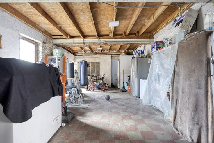 Charming semi-detached house with garage and little garden