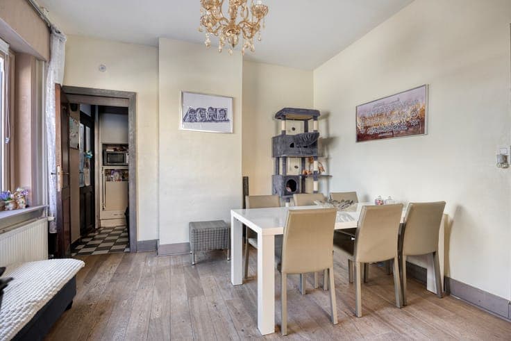 Charming semi-detached house with garage and little garden