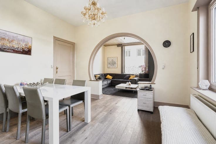 Charming semi-detached house with garage and little garden