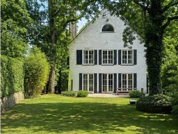 Leo Errera - Elegant family villa with garden