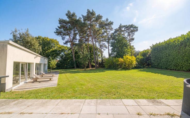 BEERSEL: Villa with swimming pool on 32 ares