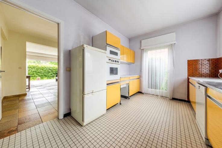 Spacious 4-bedroom family home with garden and garage