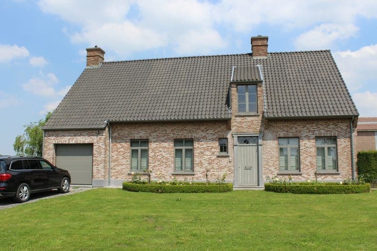 Villa met vergunde loods aan de rand van Gent
